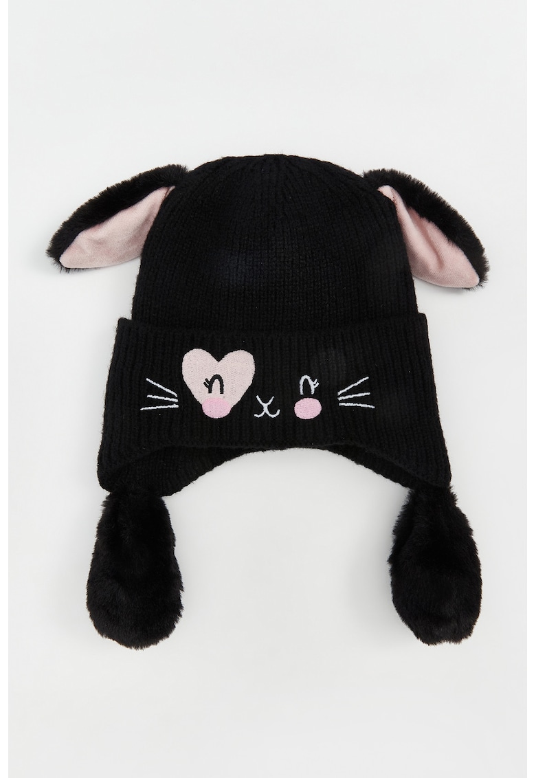 Caciula striata cu urechi aplicate