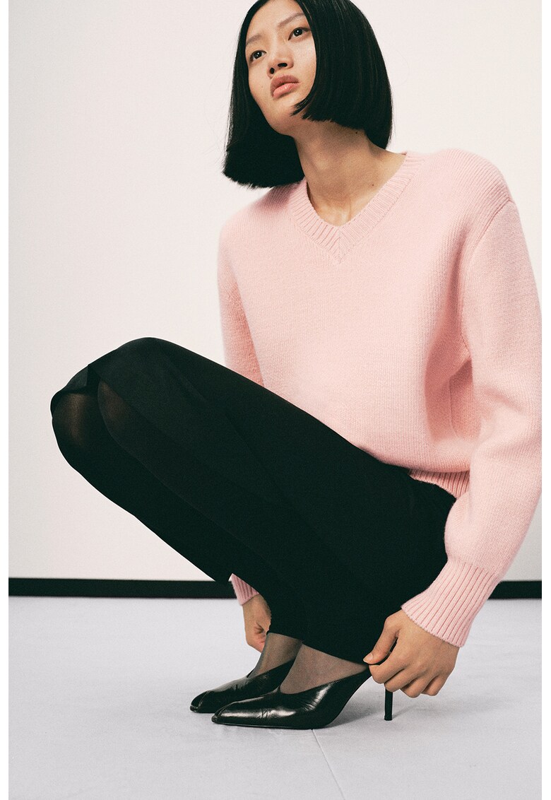 Pulover cu decolteu in V - Roz prafuit