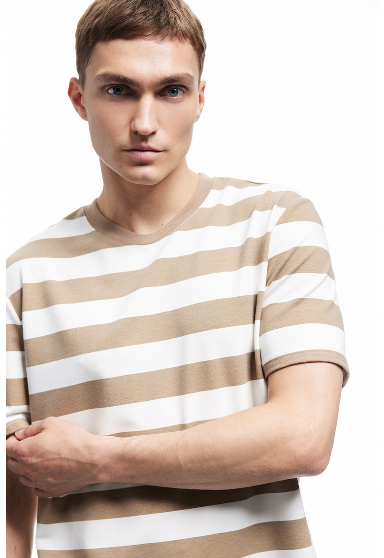 Tricou supradimensionat cu decolteu la baza gatului - Alb/Caramel