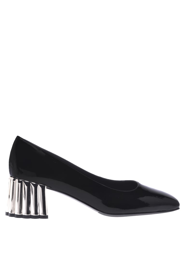 Pantofi din piele lacuita cu toc si varf patrat