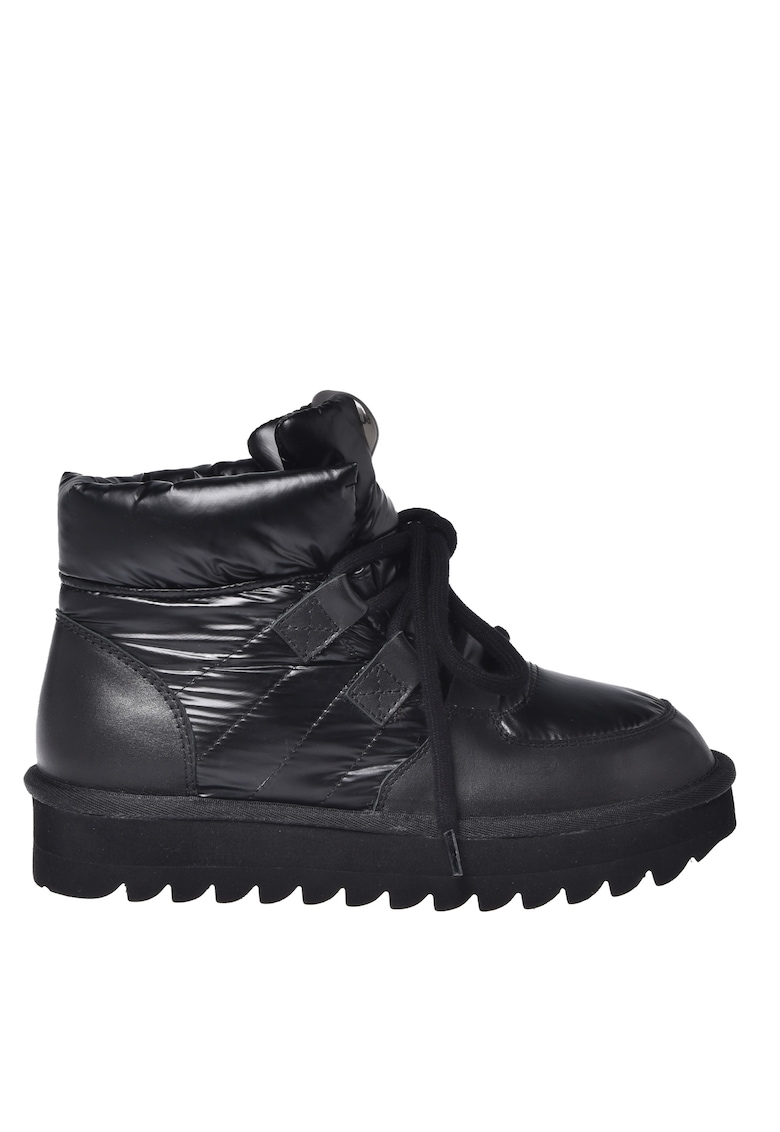 Ghete cu garnituri din piele