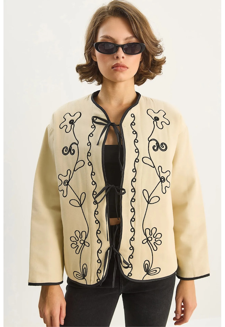 Geaca dama din bumbac-lycra cu broderie - bej