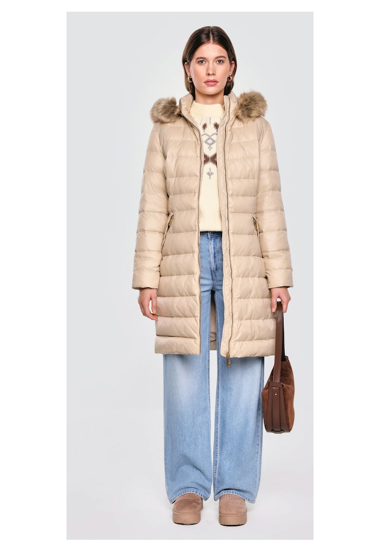 Geaca lunga cu umplutura de puf si pene