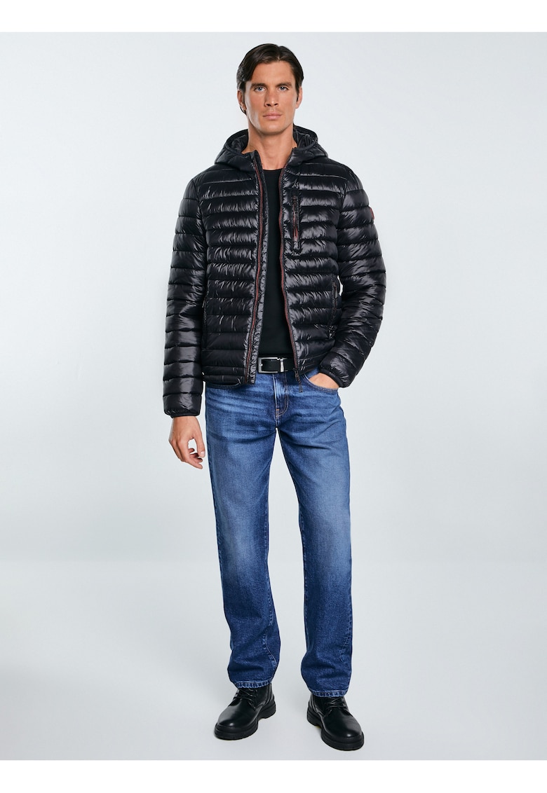 Geaca matlasata cu gluga