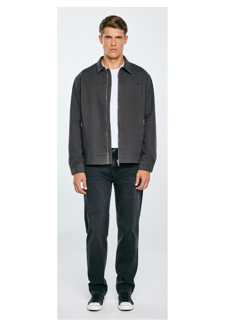 Jacheta cu guler ascutit