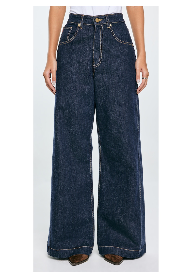 Blugi cu croiala ampla si talie medie