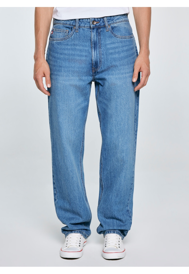 Blugi largi cu aspect decolorat