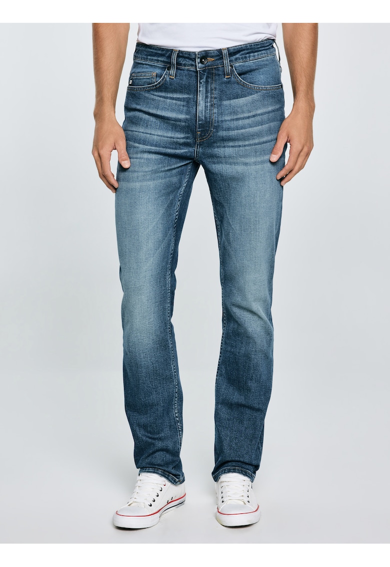 Blugi cu aspect decolorat si buzunare