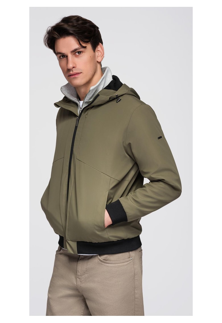 Jacheta usoara cu gluga si captuseala din plasa C640