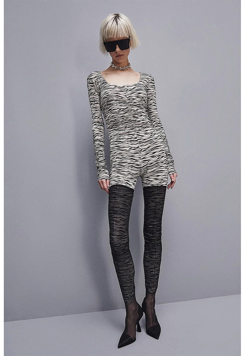 Salopeta cu croiala slim cu guler rotund