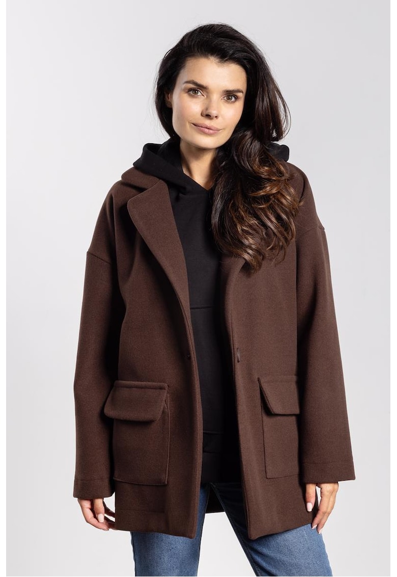 Palton cu revere decupate si buzunare aplicate -