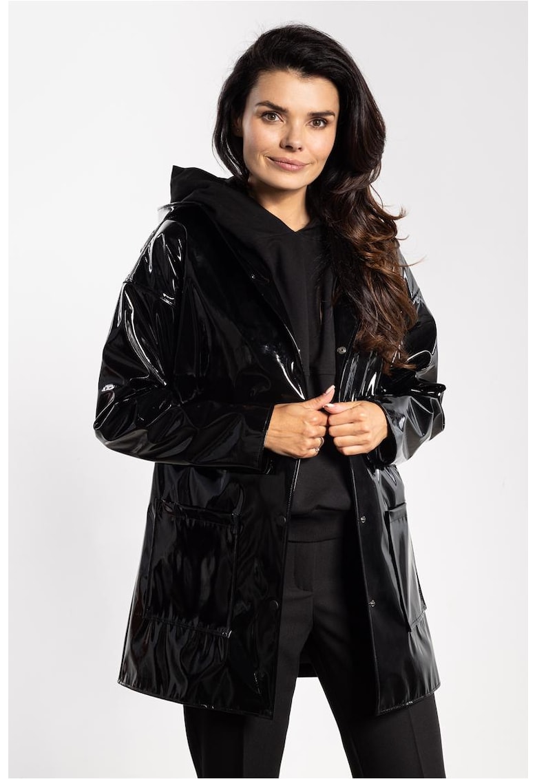 Jacheta din latex cu gluga si buzunare aplicate