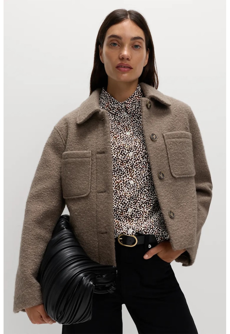 Camasa cu guler ascutit si buline