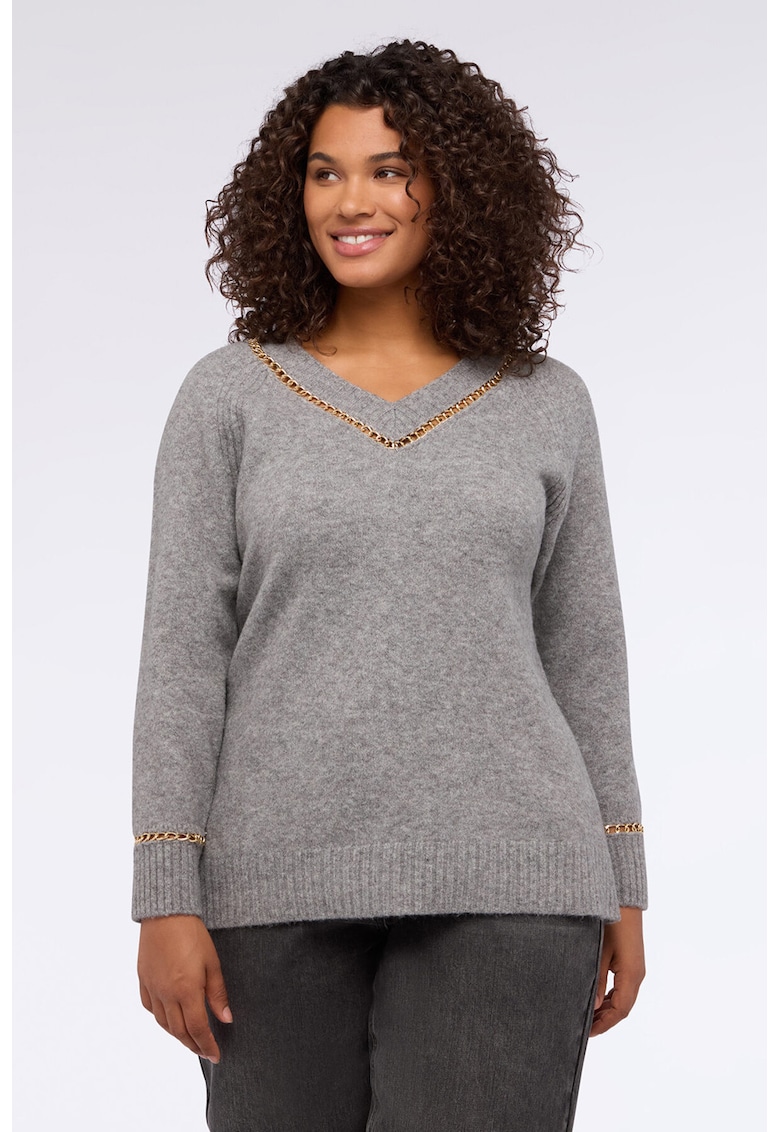 Pulover cu lant si decupaje