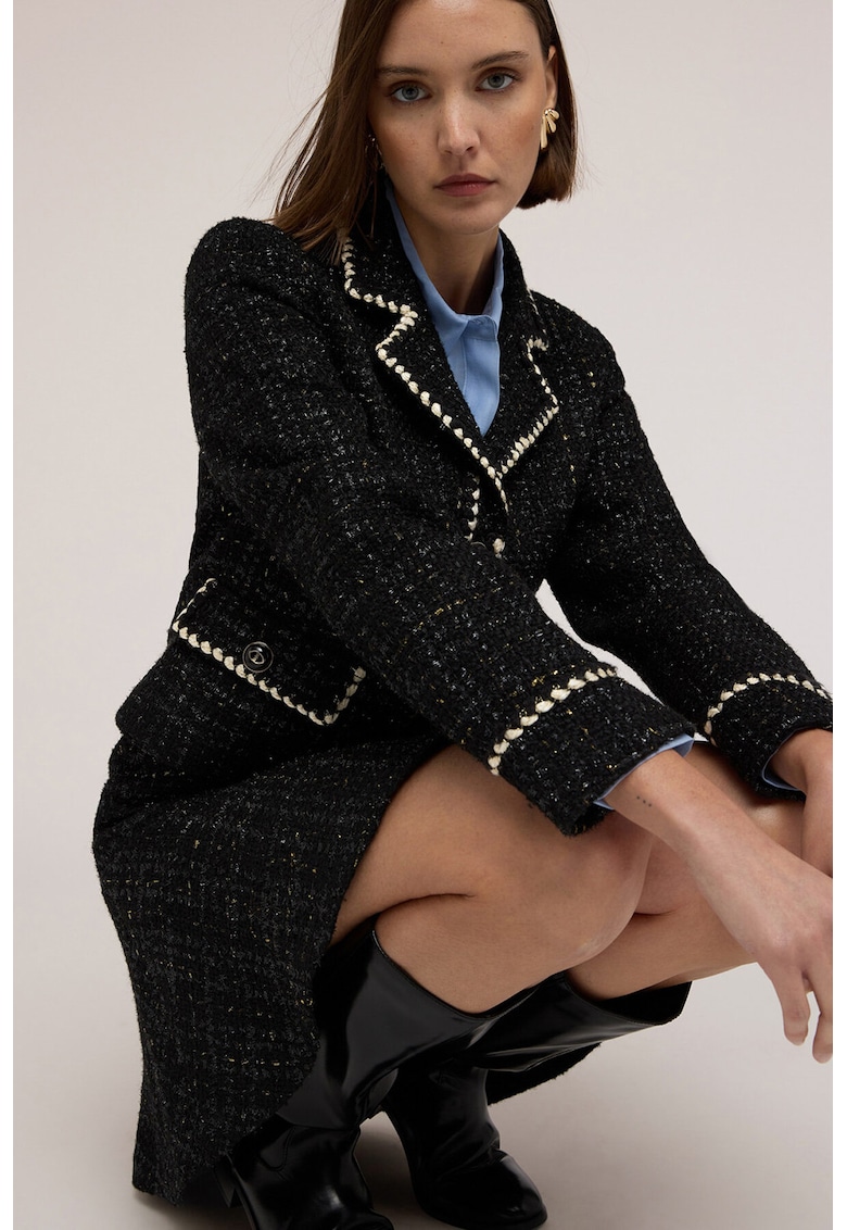 Sacou din tuid cu detalii contrastante