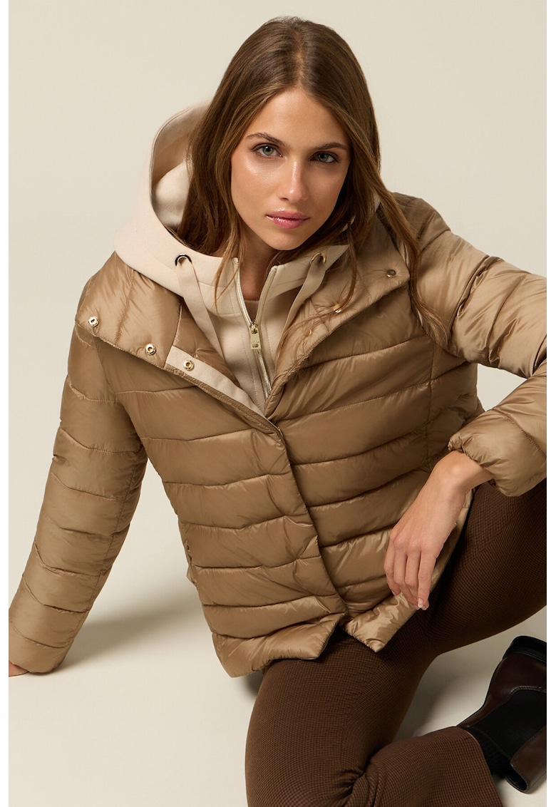 Geaca cu aspect 2-in-1 si gluga