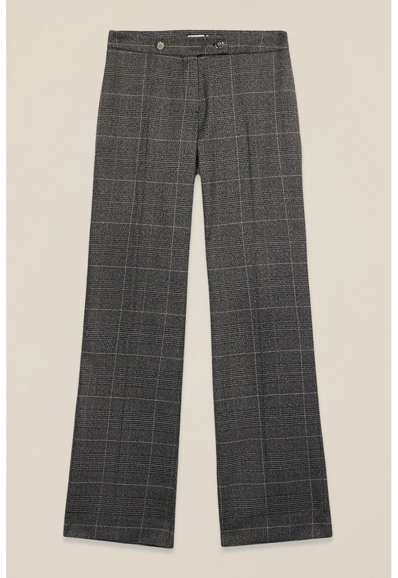 Pantaloni cu croiala ampla si model in carouri