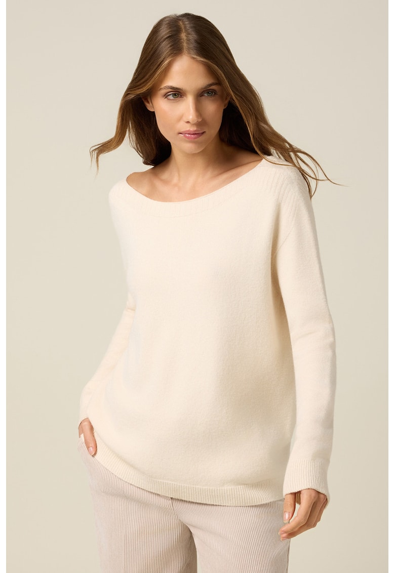 Pulover lejer cu decolteu barcuta