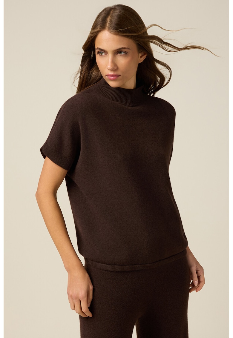 Tricou lejer cu guler scurt cu striatii