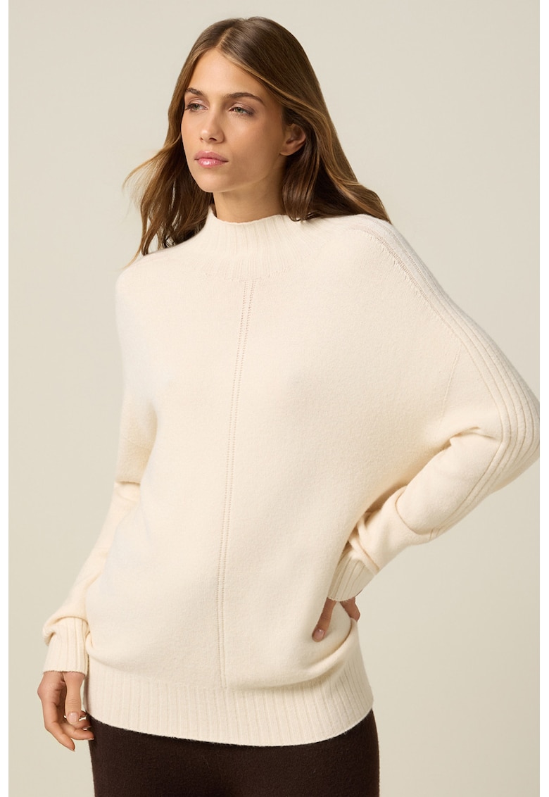 Pulover tricotat cu model uni