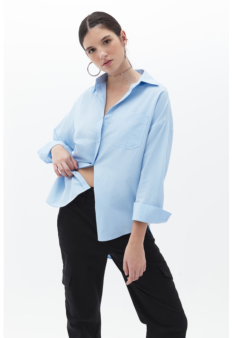 Camasa lejera cu buzunar aplicat pe piept