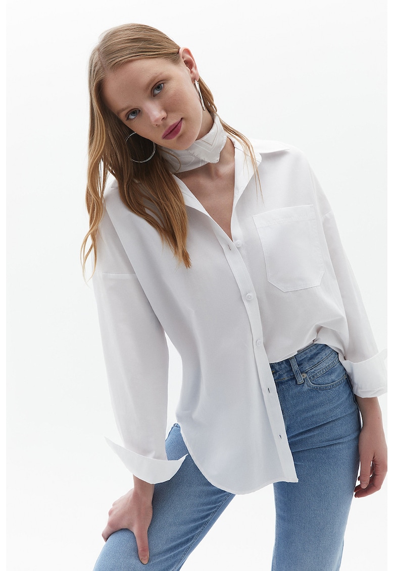 Camasa lejera cu buzunar aplicat pe piept