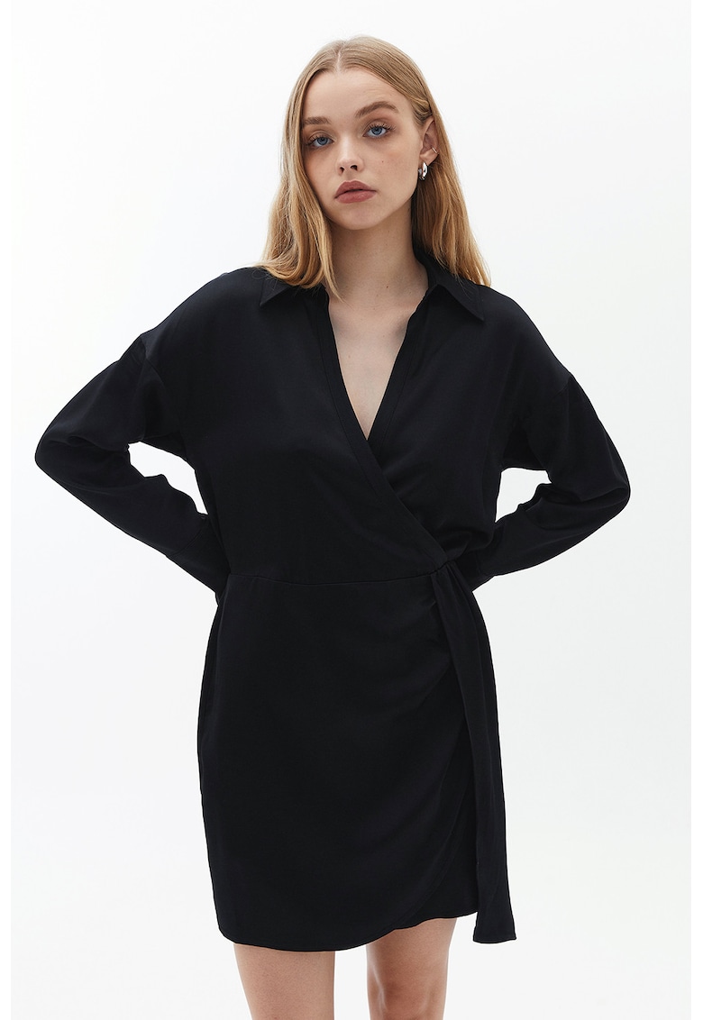 Rochie scurta din satin cu decolteu in V