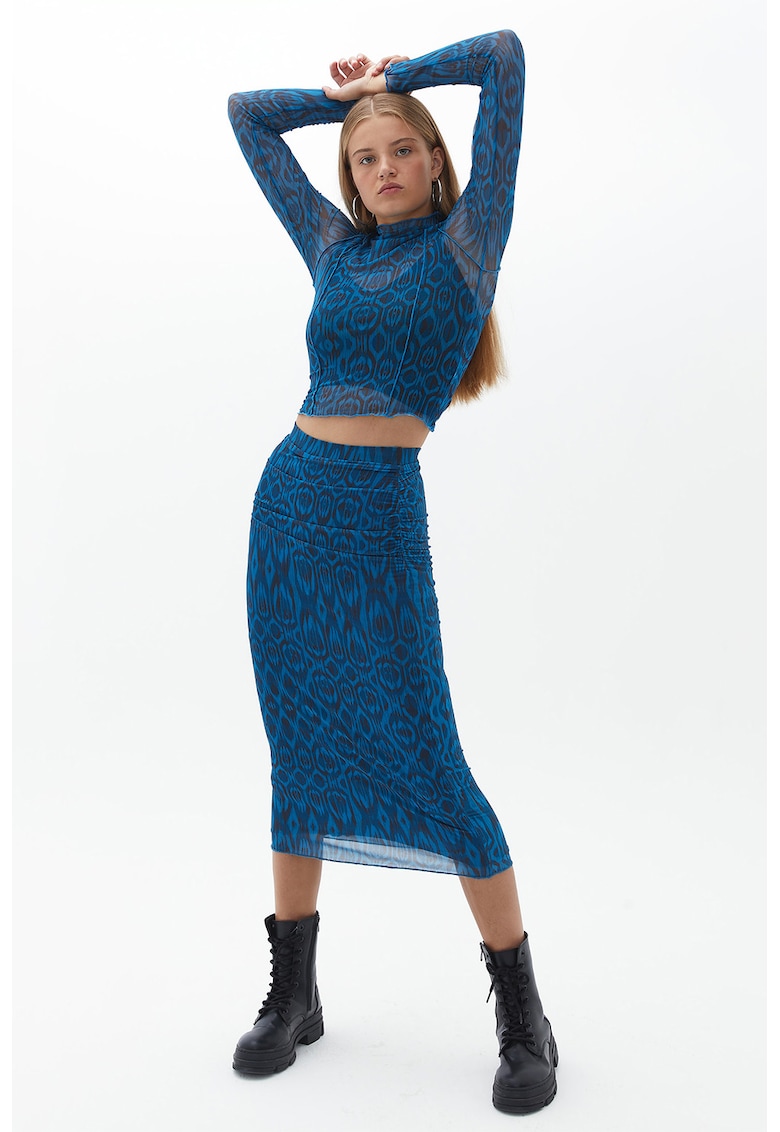 Bluza crop cu model geometric