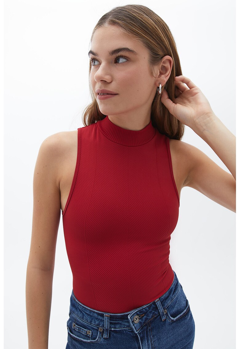 Top cu decolteu american - Rosu