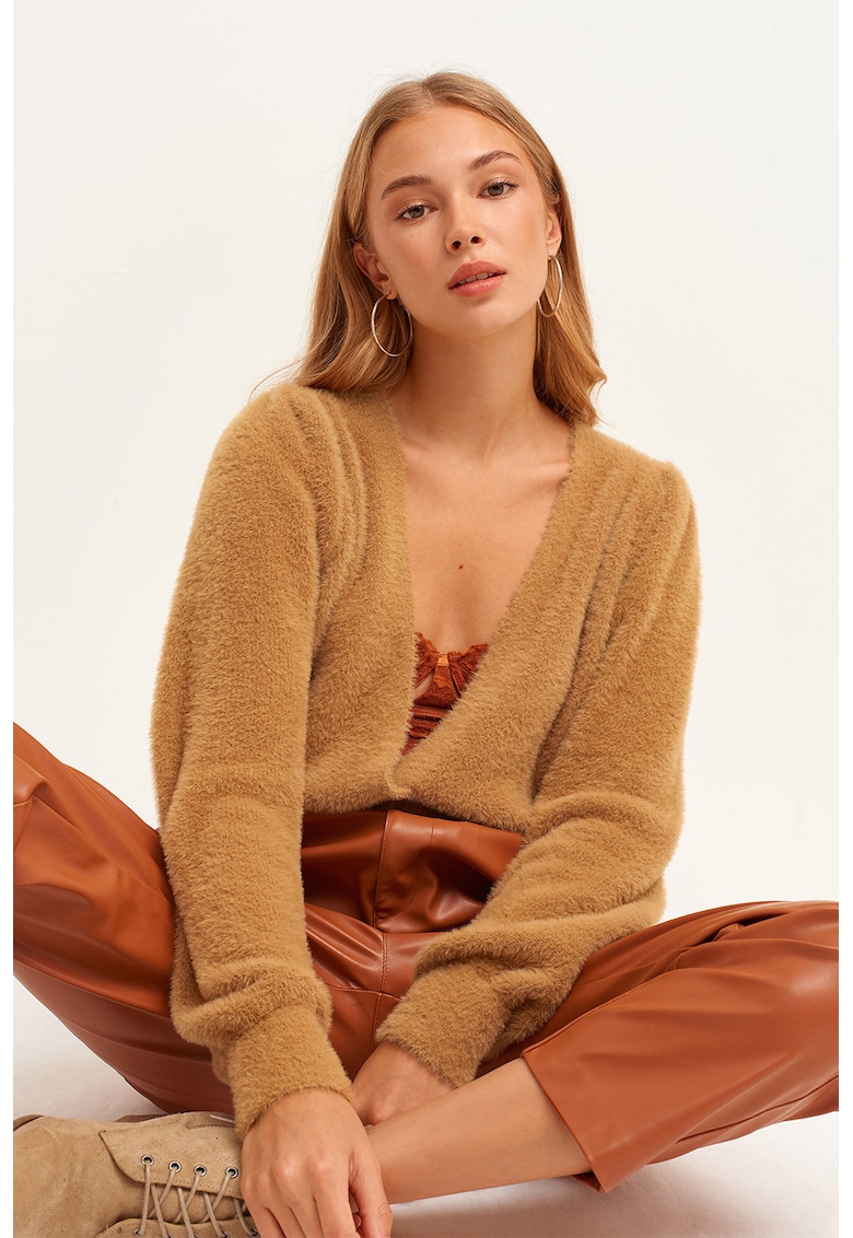 Cardigan cu decolteu in V si aspect pufos