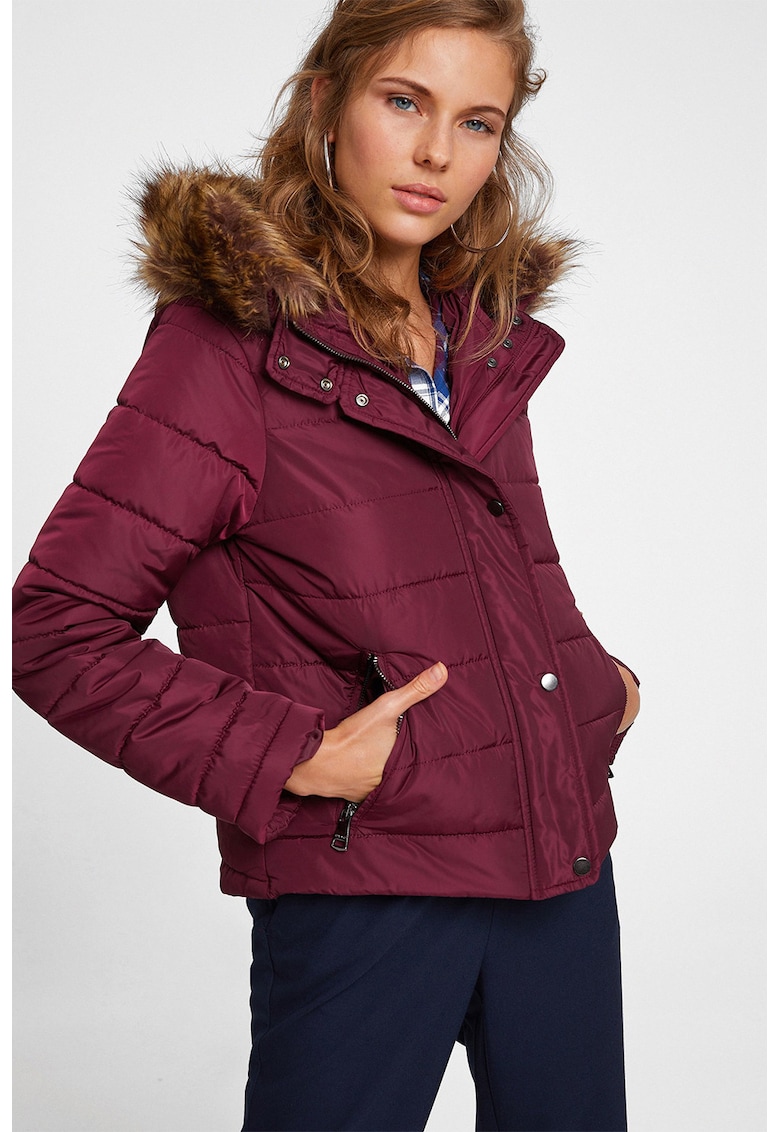 Geaca matlasata cu buzunare cu fermoar