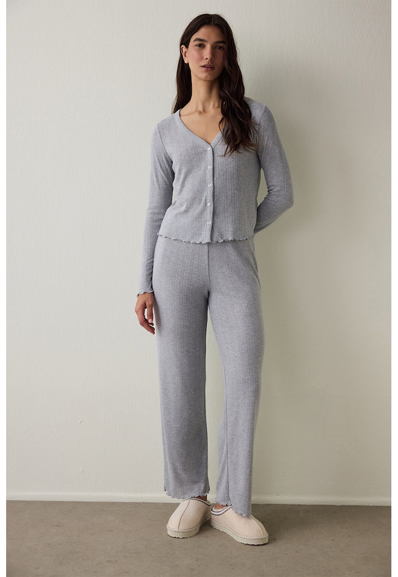 Pijama slim-fit cu decolteu in V