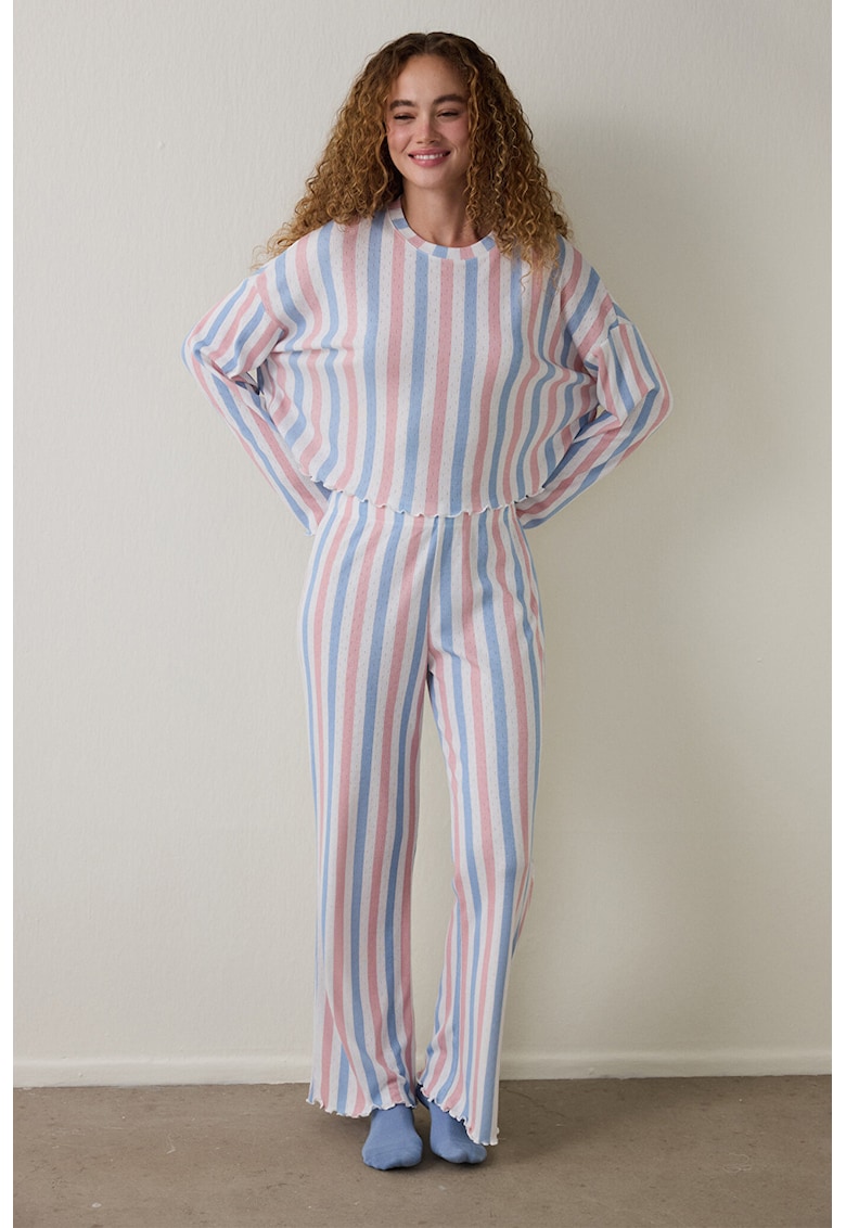 Pijama cu terminatii valurite si dungi
