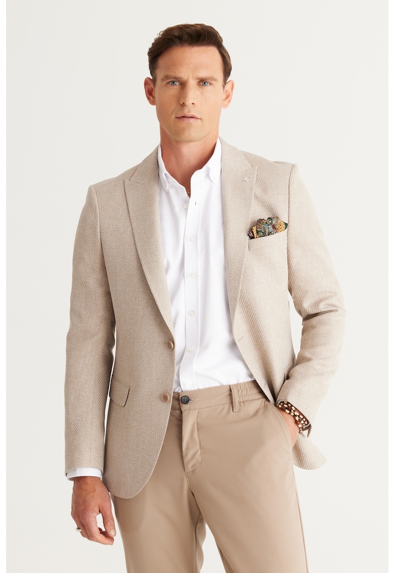 Sacou cu revere decupate si buzunare cu clapa