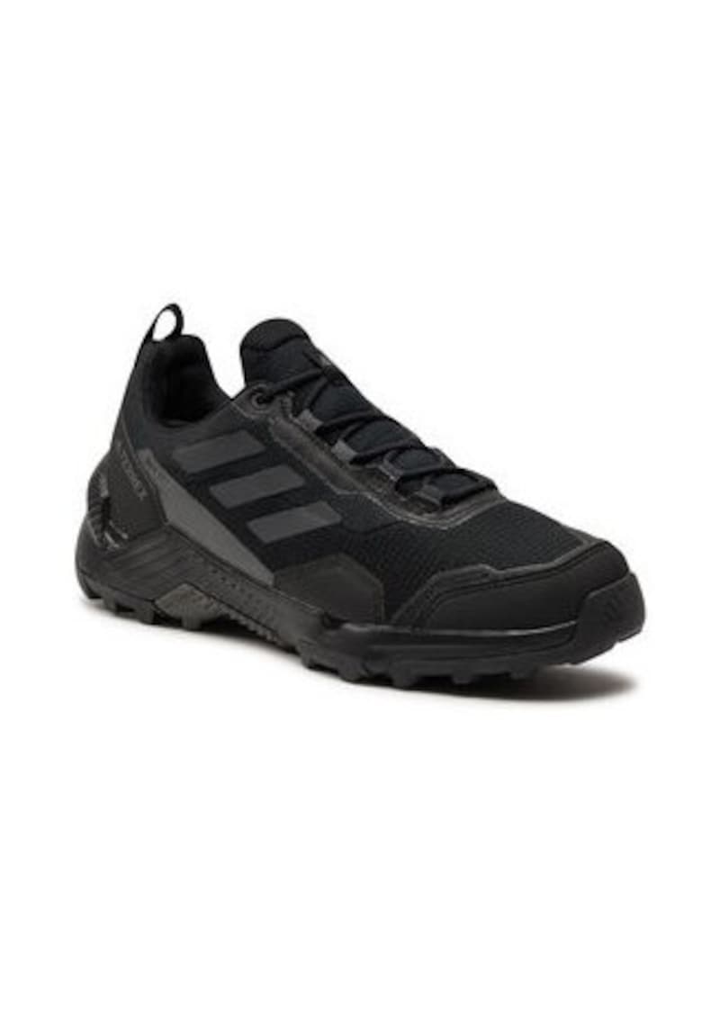 Pantofi de trekking rezistenti la apa