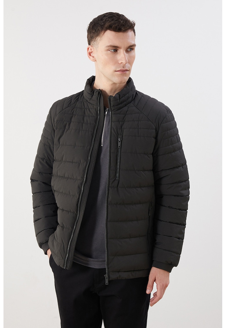 Geaca matlasata cu fermoar