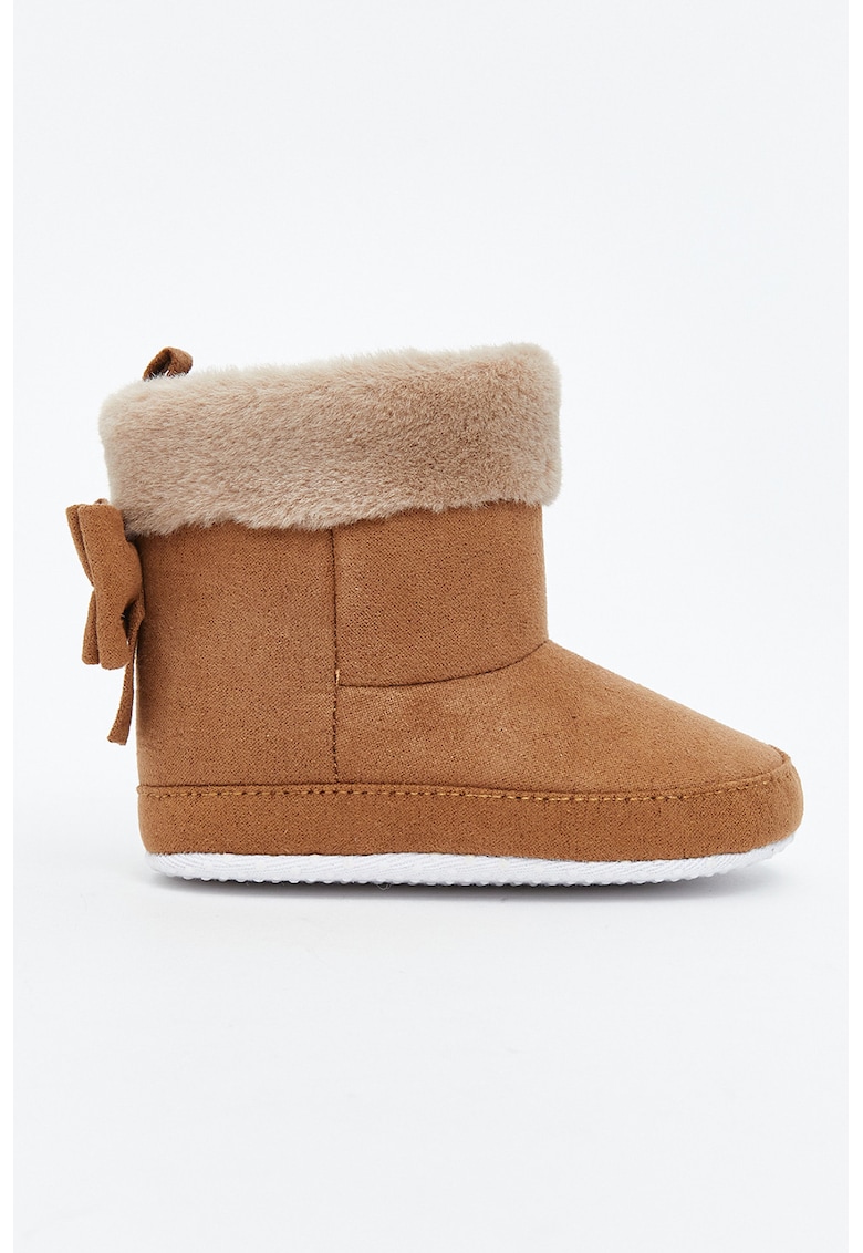 Ghete din material textil cu inchidere velcro - Maro