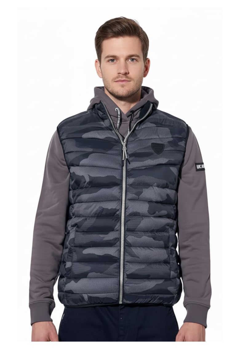 Vesta matlasata cu imprimeu camuflaj