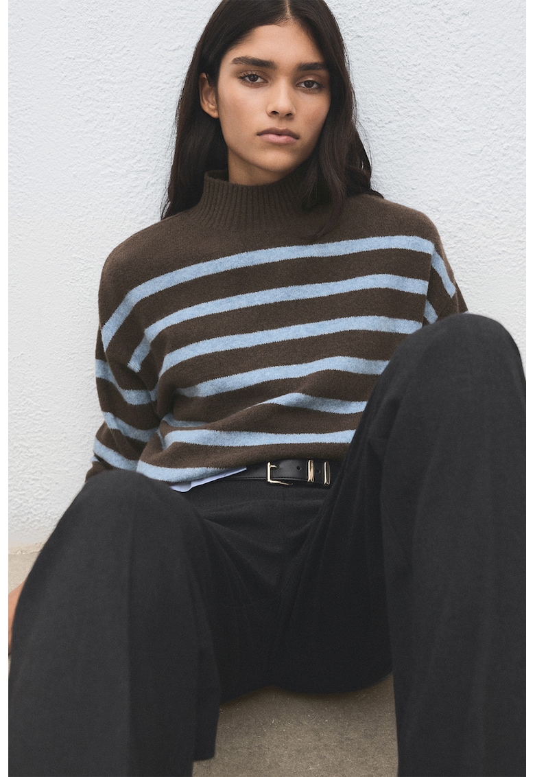 Pulover cu decolteu la baza gatului si dungi - Maro inchis/Albastru deschis