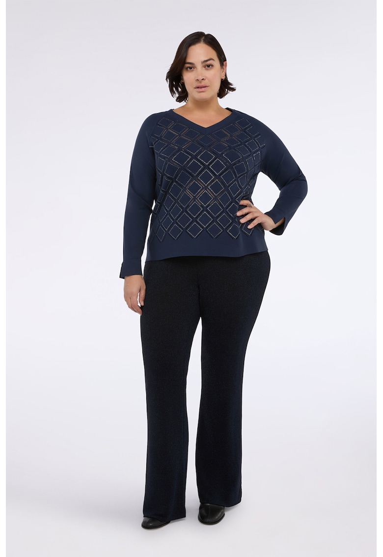 Pulover cu decolteu in V si decupaje