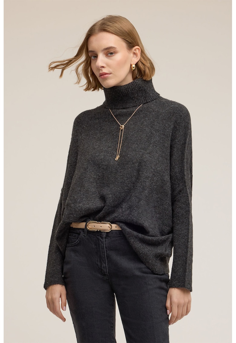 Pulover supradimensionat cu guler inalt