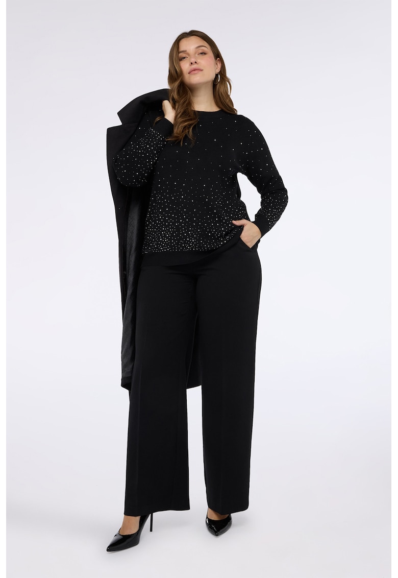 Pulover cu aplicatii din strasuri si decolteu la baza gatului