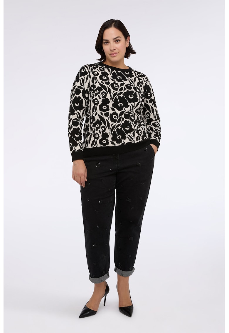 Pulover cu decolteu la baza gatului si model