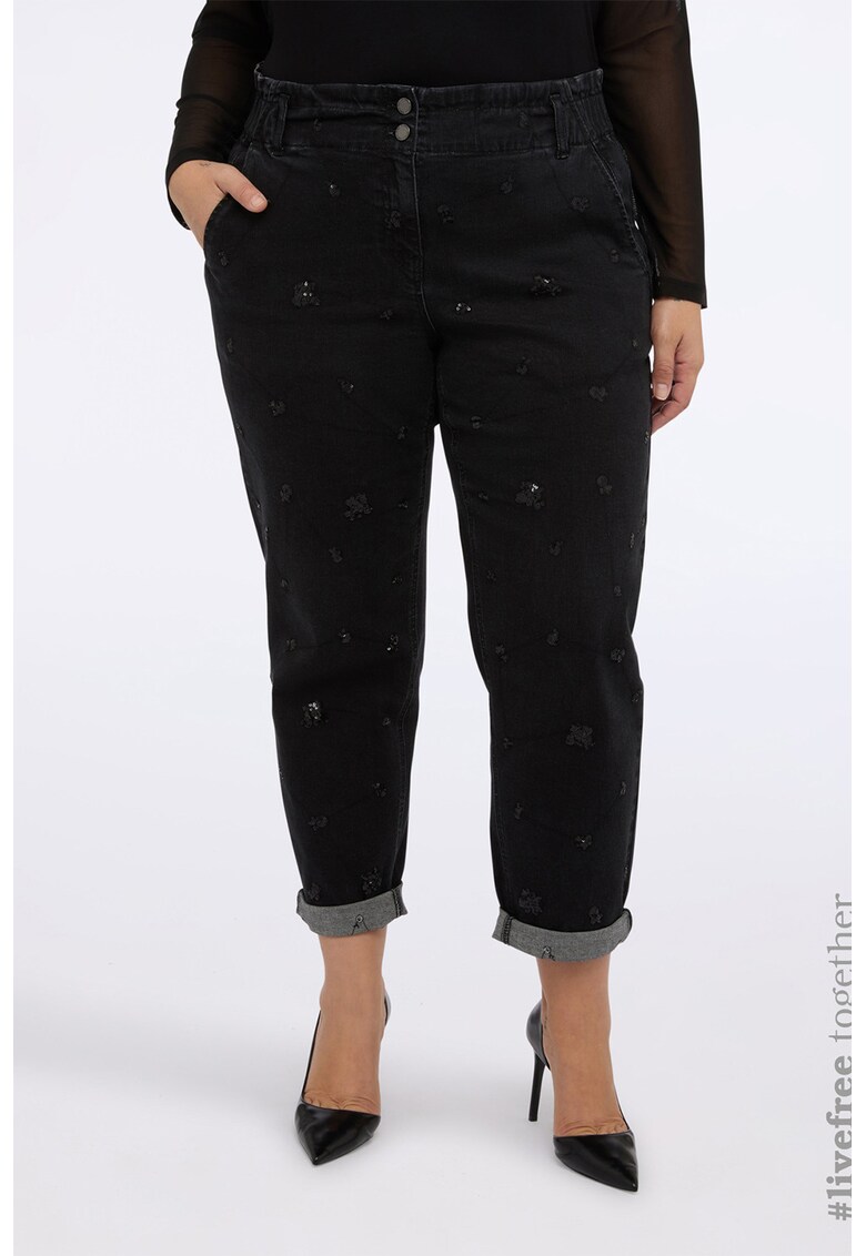 Blugi cu aplicatii din strasuri