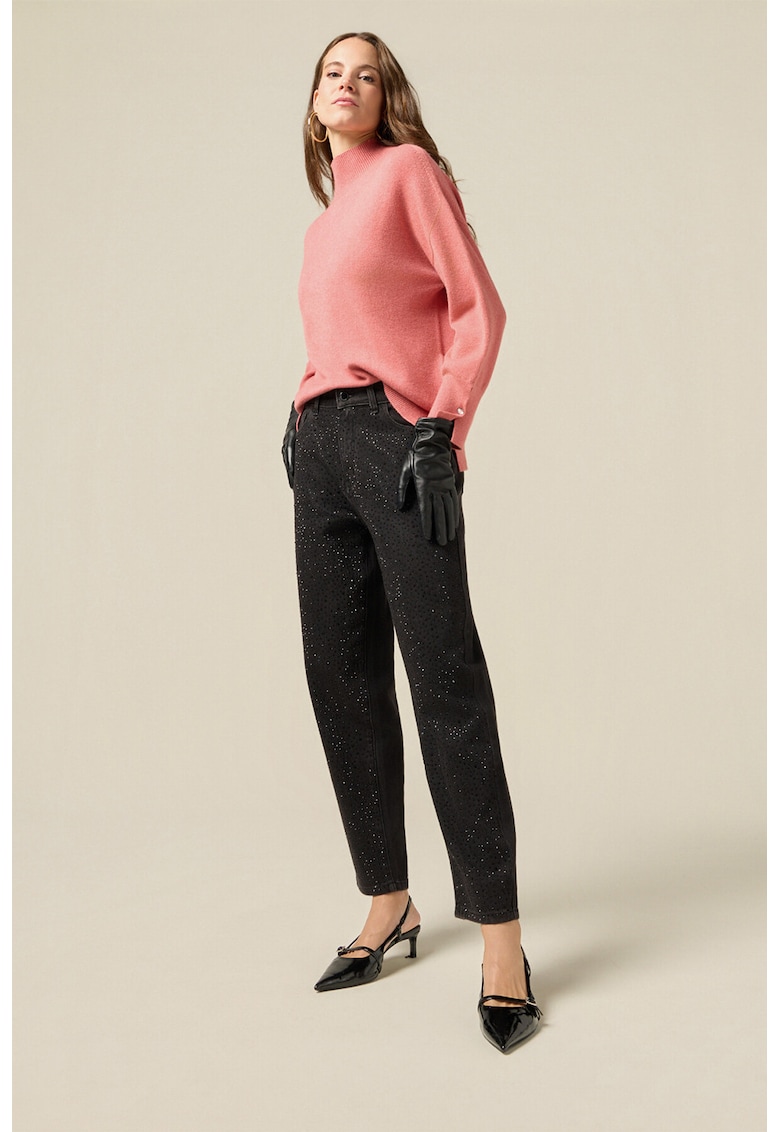 Blugi drepti cu alicatii din strasuri si buzunare