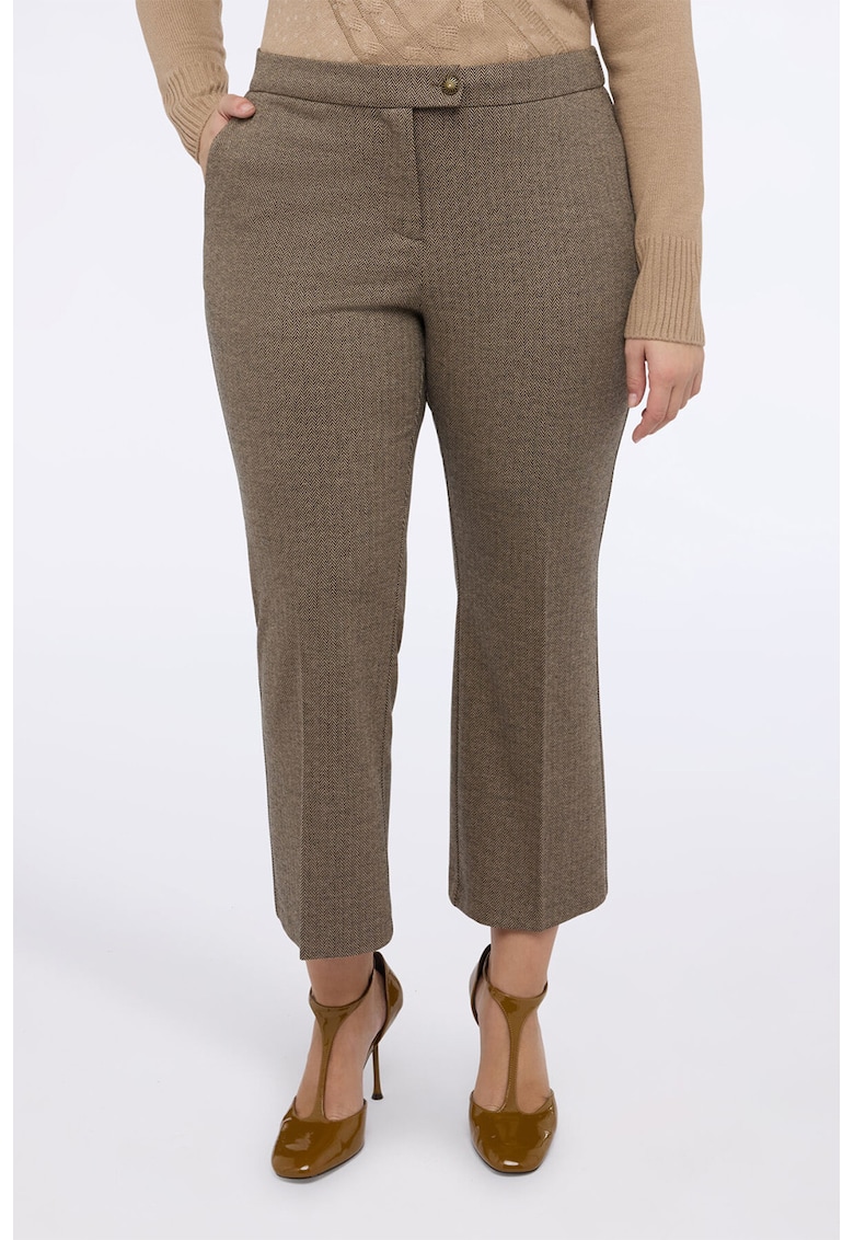 Pantaloni crop cu croiala evazata