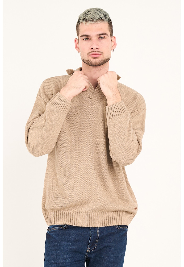 Pulover cu model uni si guler