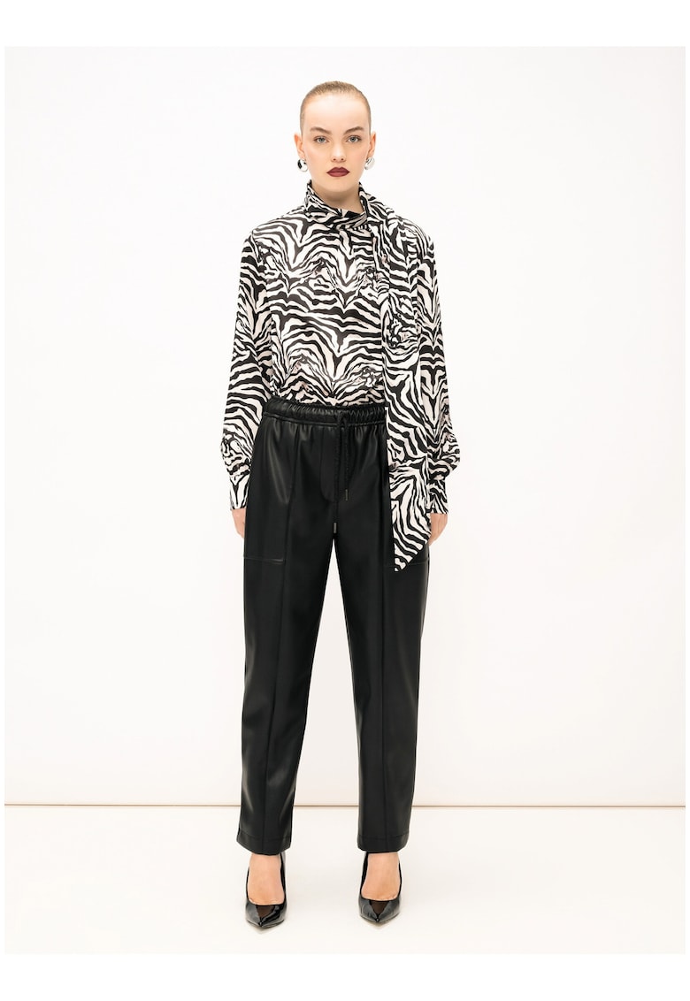 Pantaloni din piele sintetica cu talie elastica - Negru