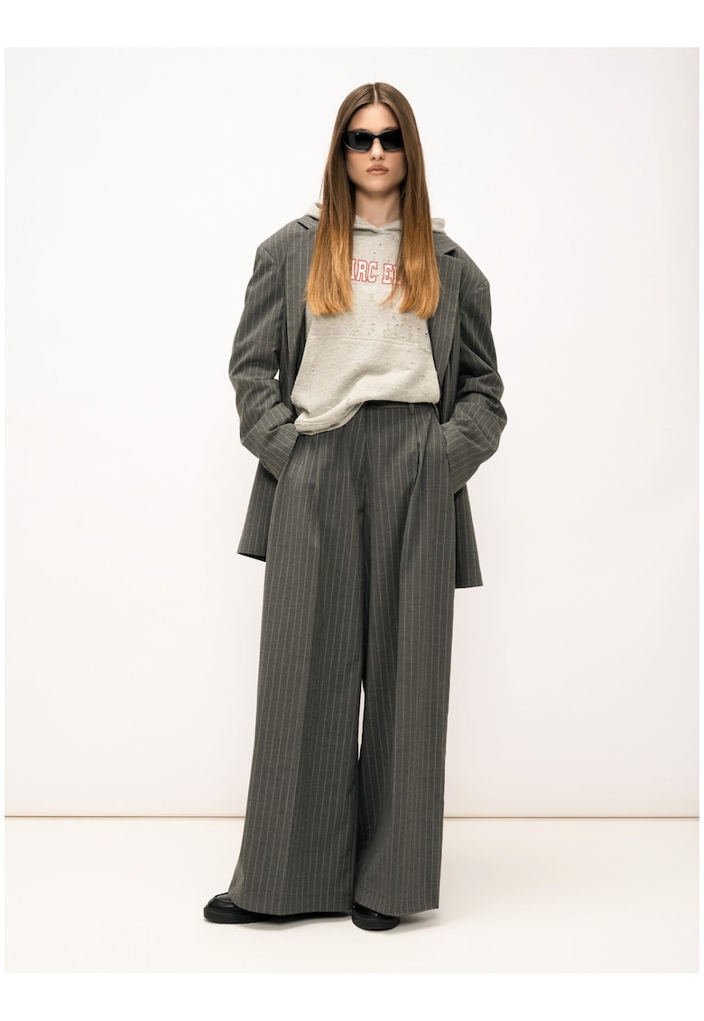 Pantaloni cu croiala ampla si dungi discrete - Gri