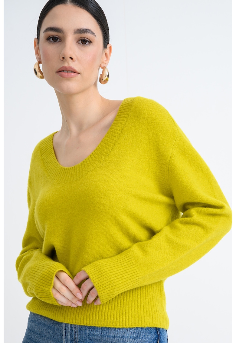 Pulover lejer cu decolteu rotund